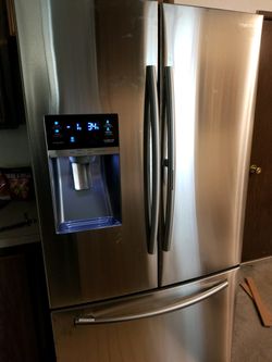 Samsung 24.6 cu ft French door refrigerator with dual ice maker