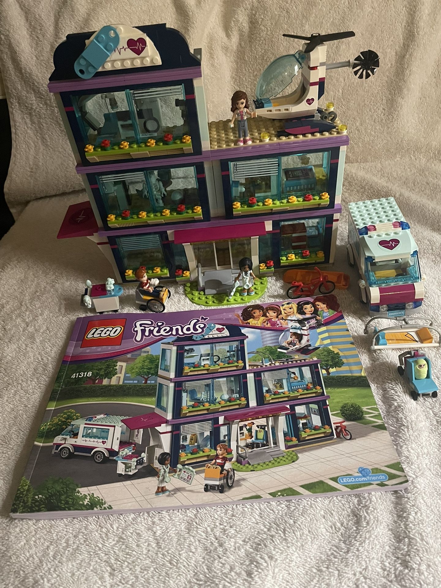 Lego Friends Heartlake Hospital 41318