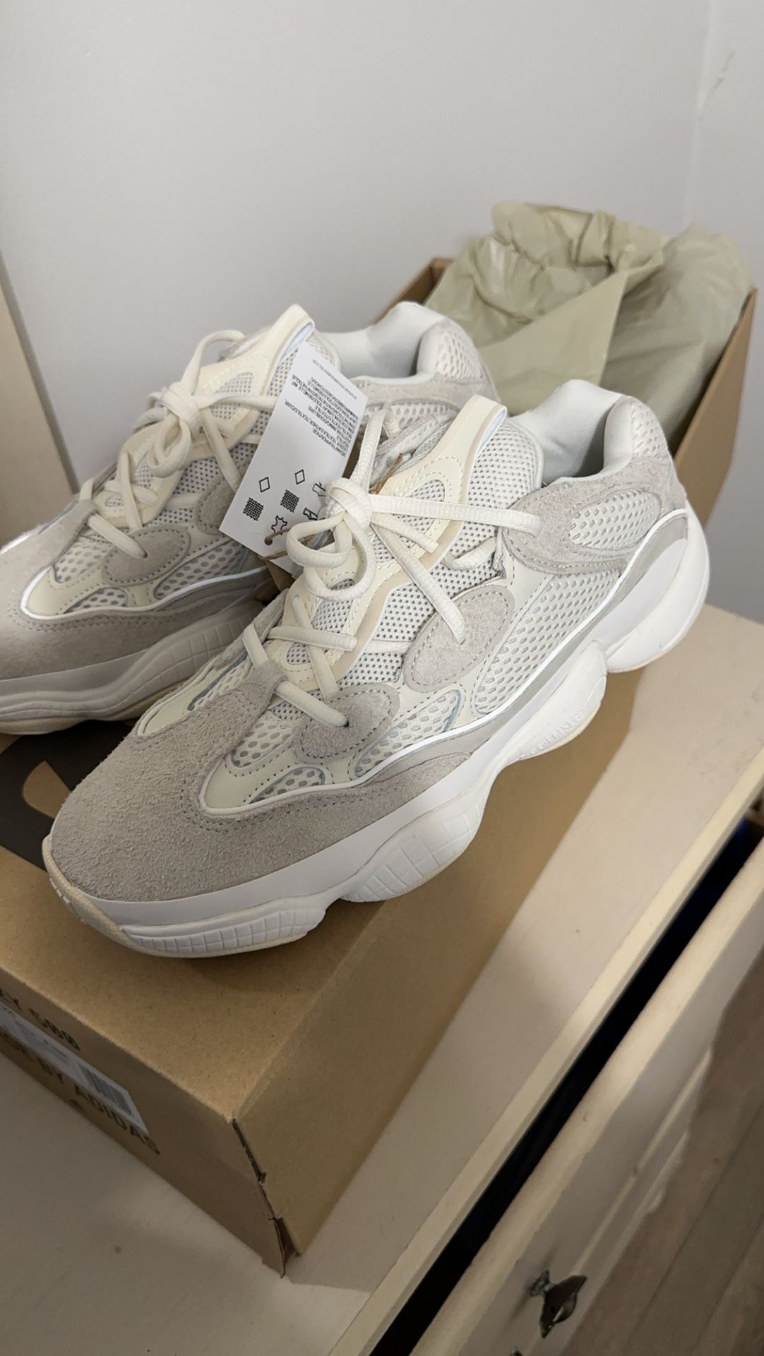 Brand New Yeezy 500 bone white Size 9