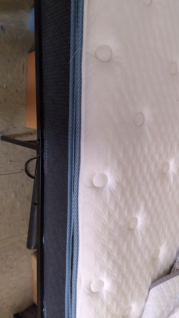 Twin Xl Mattress and frame