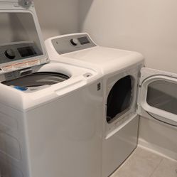 GE 5.2 cu. ft. Capacity Smart Washer