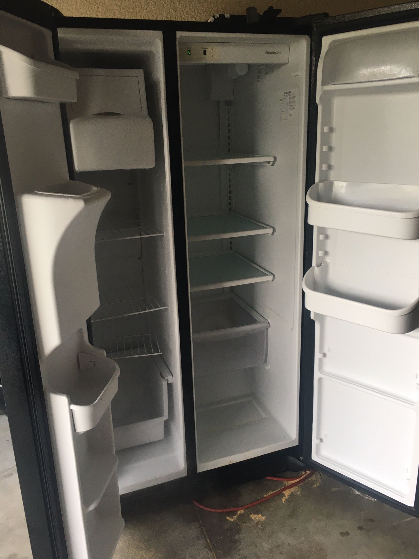 Frigidaire side by side refrigerator/freezer with ice maker