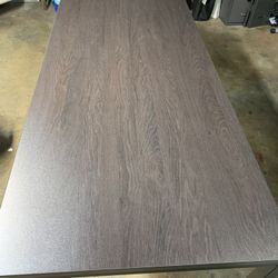 $60.00….COMPUTER DESK ….( FREE LAMP ) Size 63x24… ( Looks Like Brand New ) 