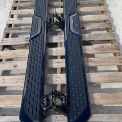 🛻 RUNNING BOARDS – RAM HD 🛻 📍 Fits: 2009–2026 RAM 🔧 Models: 2500 / 3500 / 4500 🚪 Crew Cab 💲 $699  ✅ OEM / Original style ✅ Excellent condition 