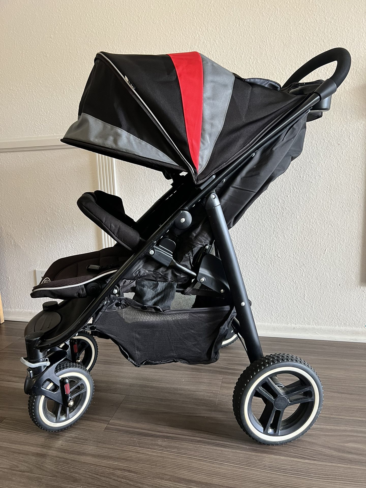 stokke tripp trapp item number High Chair2 and Cushion with Stokke Tray Sélection Hardshell click release button Color:Tropidelic Why Would I Buy