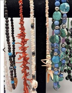 Collares y pulseras