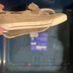 UGG  Boys Shoes Size 2