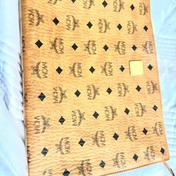 MCM Standing Pouch In Visetos 