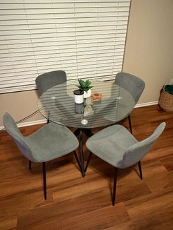 dining room table with 4 seats