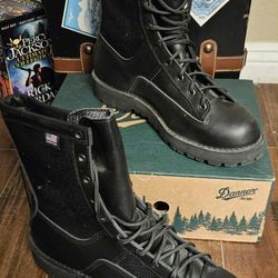 Dannner 8" Acadia Boots Size 11