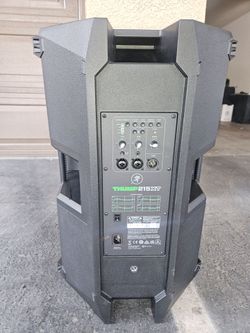 Mackie  215xt speakers....pair of 2 - $475
