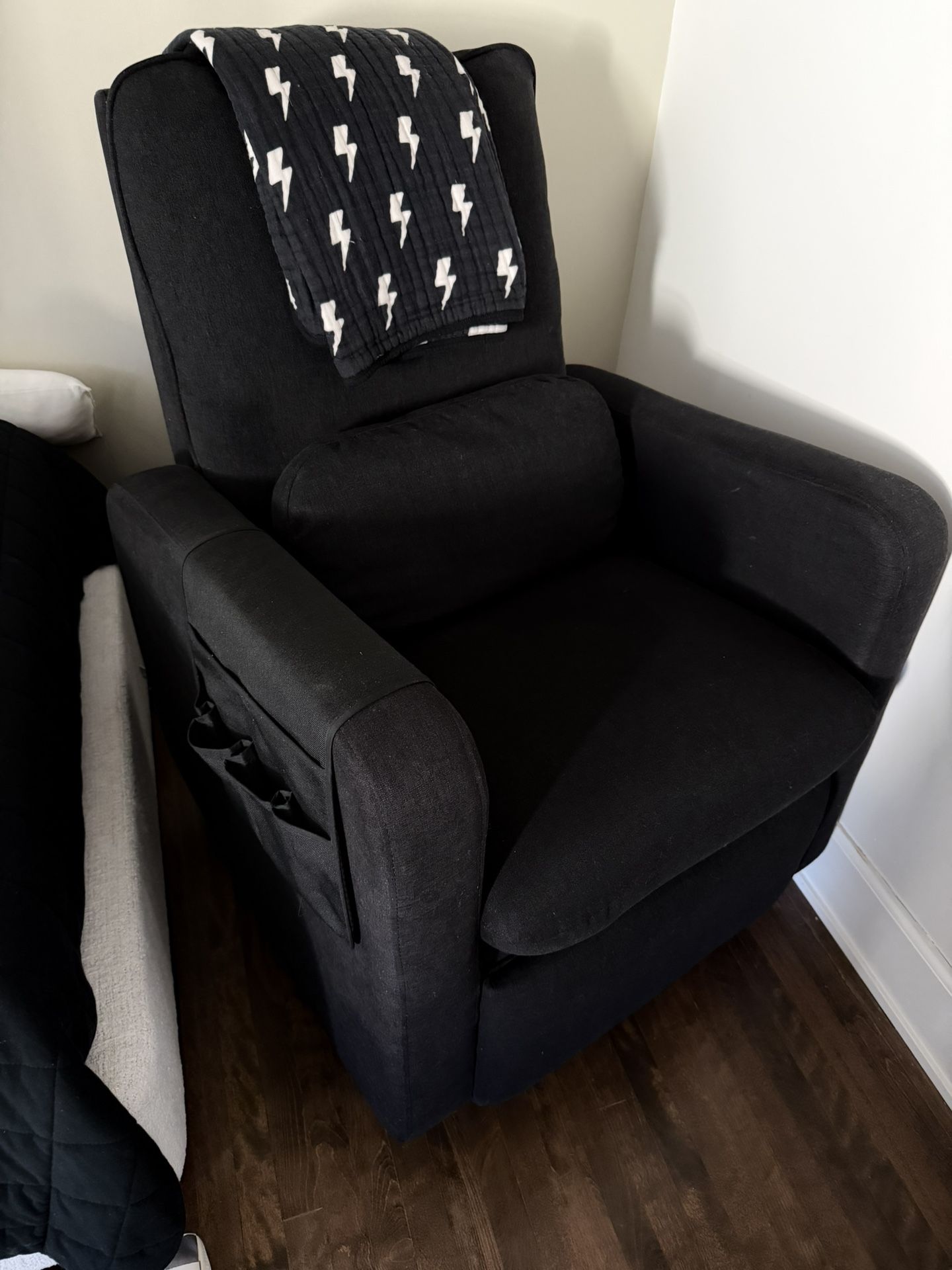 babyGap Cloud Recliner With Remote Control Holder