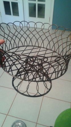 Wire fruit basket