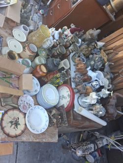 Large Lot of Vintage Collectibles and Decor