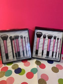 Pink makeup brushes 💕