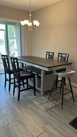 Roomstogo - Dining Table And Chairs