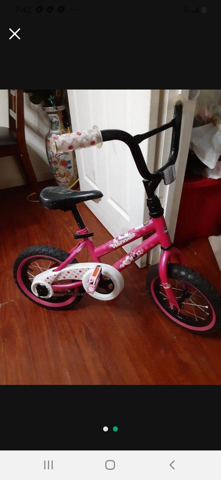 Minnie Mouse Bike Girls $25.00 (Serious Buyers) Cash Only First Come First Served Obo 