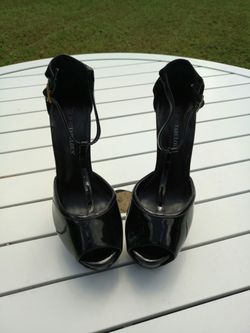 Brand new Charla JustFab 6 inch black heels size 7.5