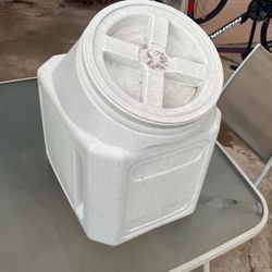 Large Pet Food Dispenser 