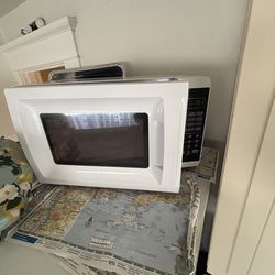 Apt furniture gently used moving out of state