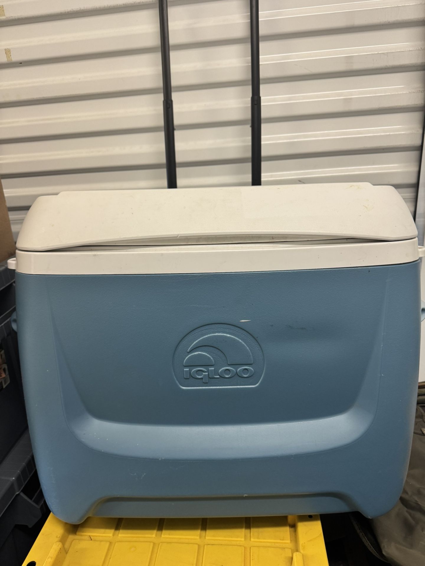 Igloo Cooler (Costco) With Wheels And Expandable Handle