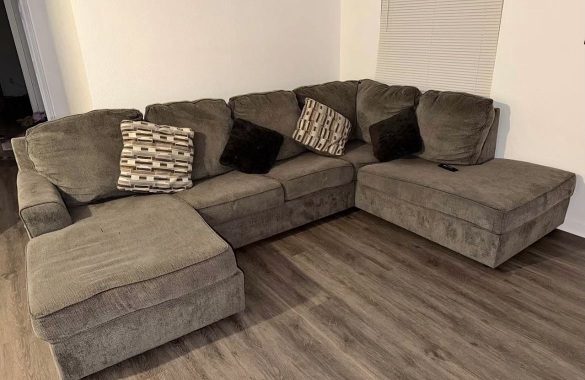Sectional Couch 