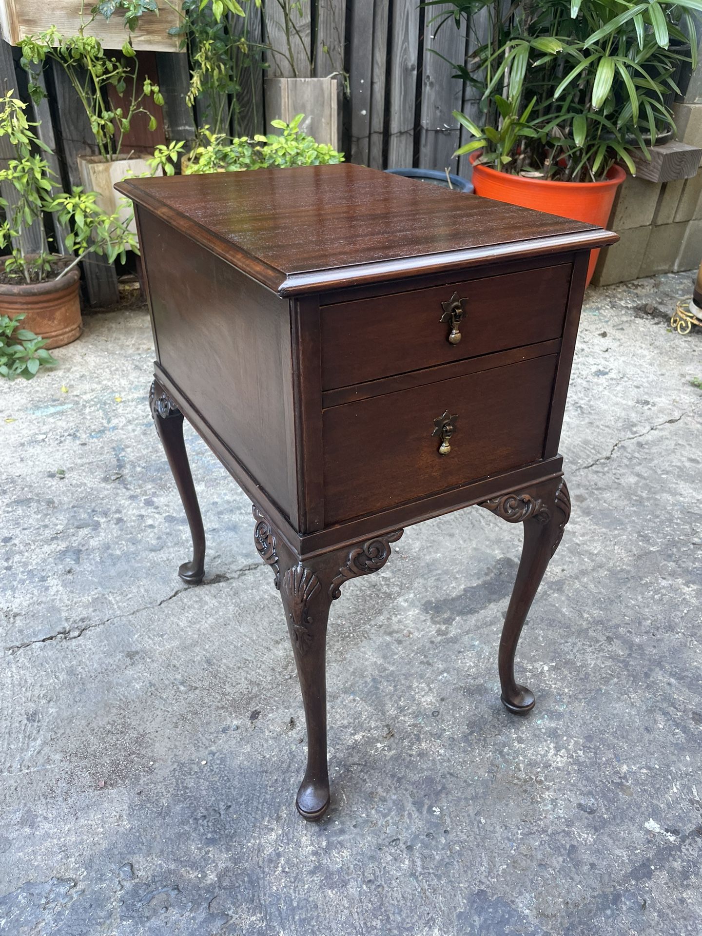 Vintage Antique Queen Anne Side Table / Nightstand by Imperial Furniture