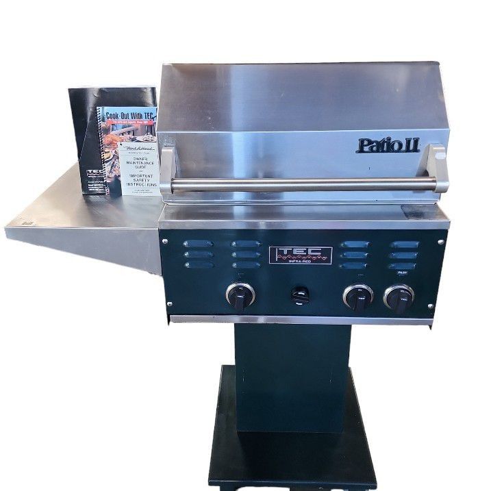 TEC Patio II Infra-Red Gas BBQ Grill Model PPP-402-L w/ Rotisserie Rod, Manual, Propane Tank & Cover