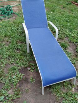 Adjustable patio lounge chair cash only
