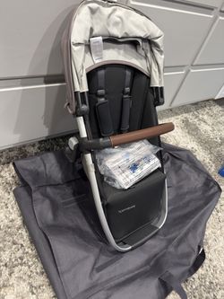 Uppababy Vista Rumbleseat V2 With Lower Adapters