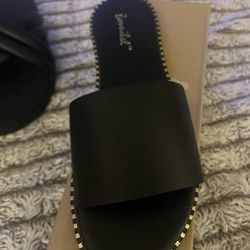 Woman’s Flat Sandal