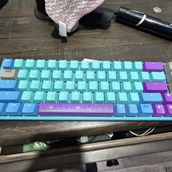 Clean Set Up With Xbox And Frozen Lama Mechanical Keyboard