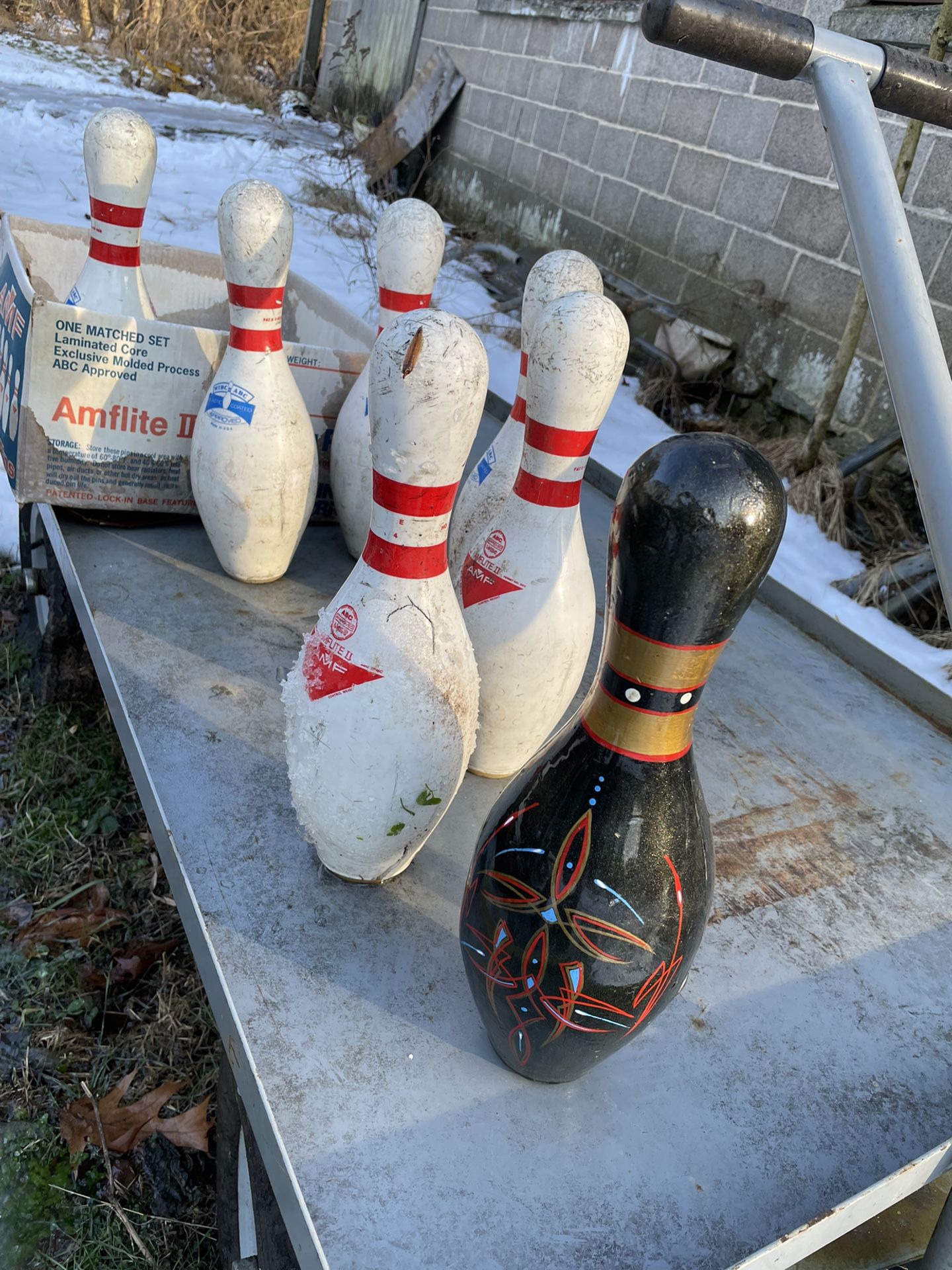 6 AMF BOWLING pins