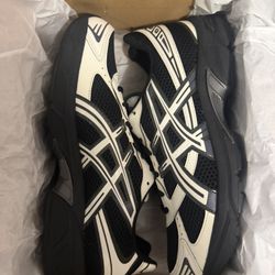 Asics gel-1300 (cream) deadstock  10.5