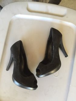 Black heels 5 1/2