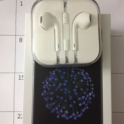 Apple hardly used iPhone headphones with volume control