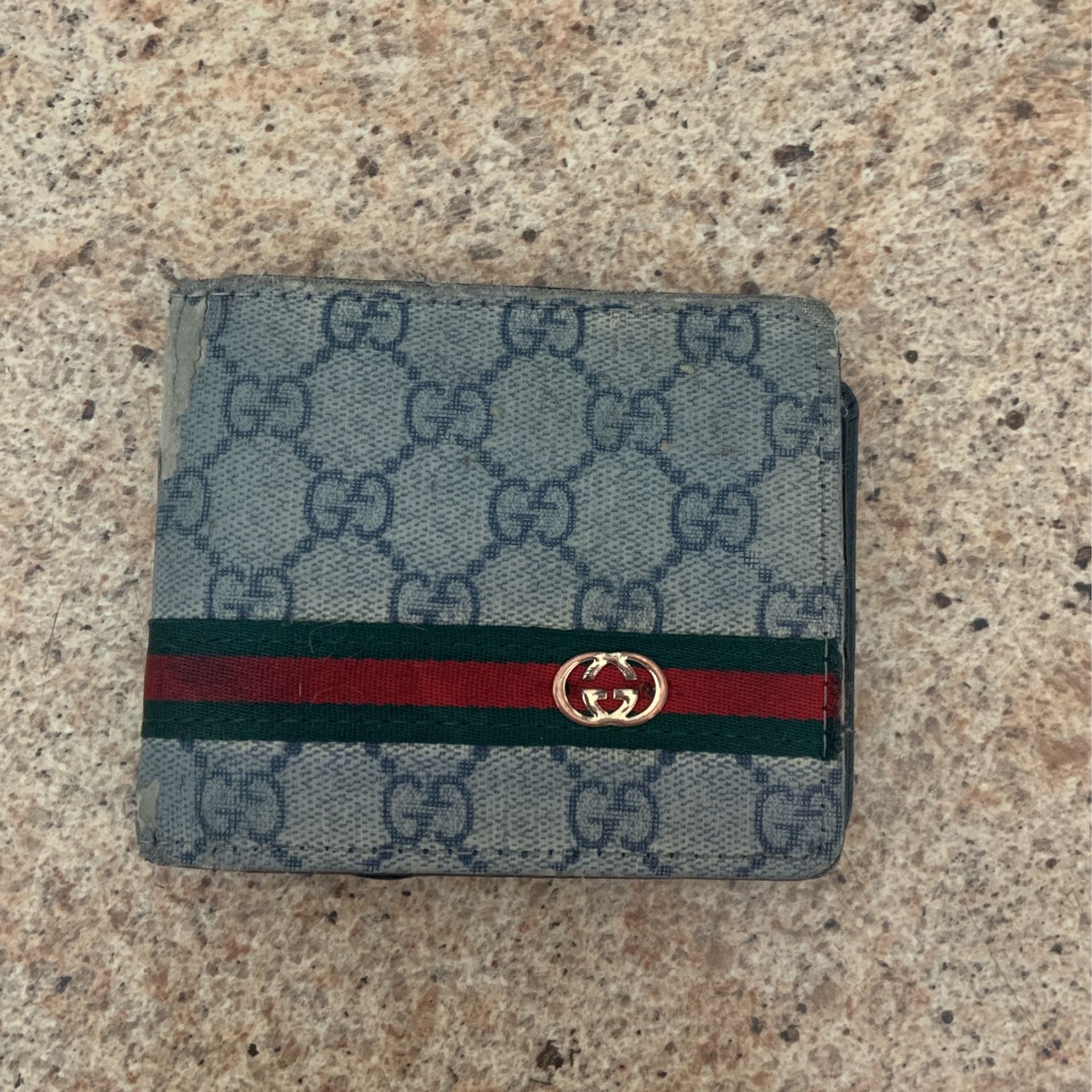 Gucci wallet 