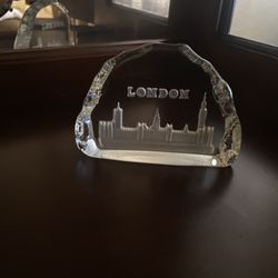 Paperweight /pisapapeles 
