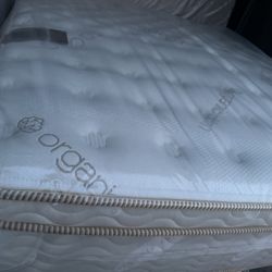 New Saatva Classic Organic Full size mattress $550 //Free delivery 