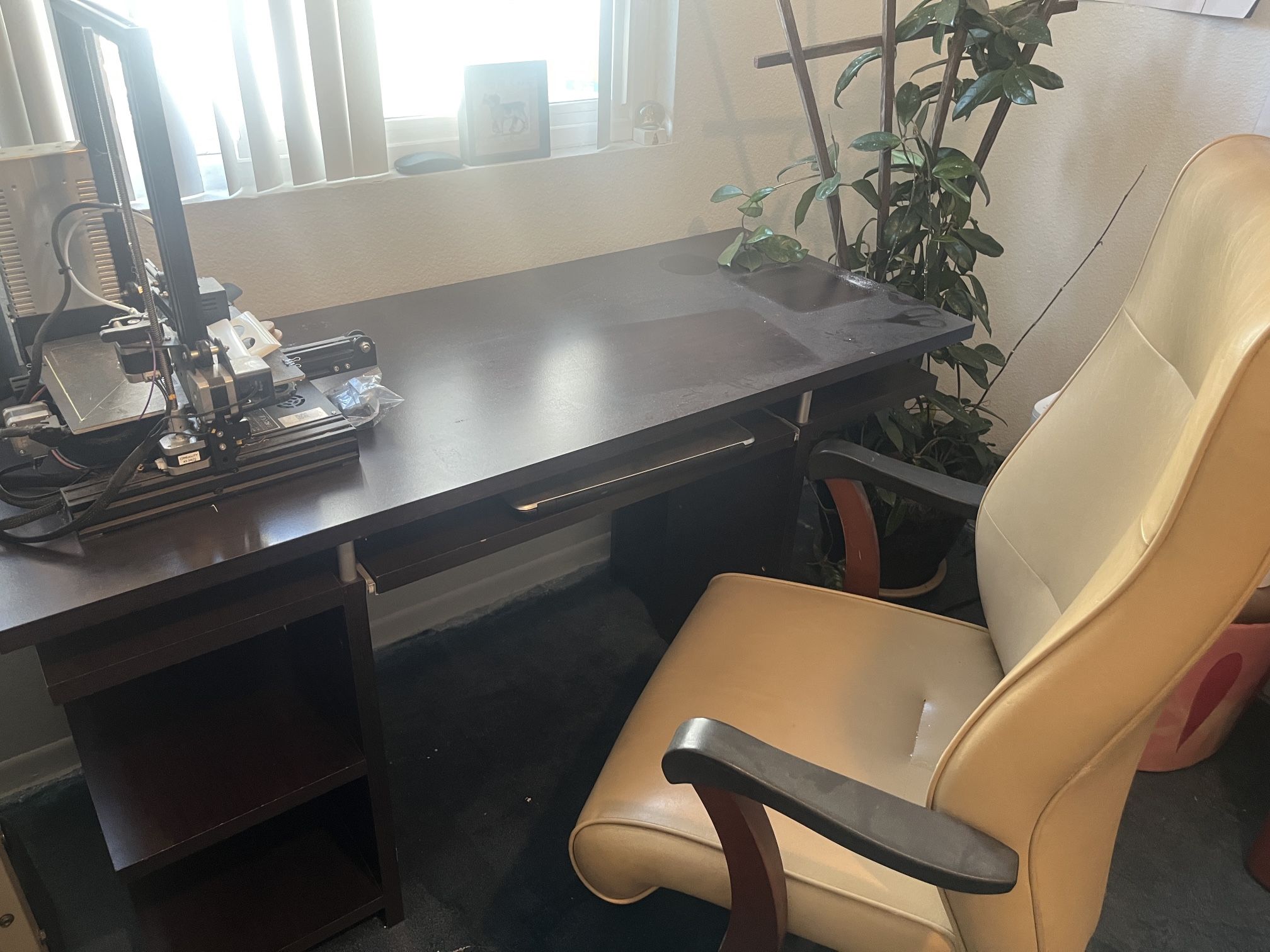 Office desk and chair set