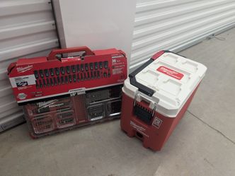 NEW Milwaukee PACKOUT Cooler & 36pc Socket Set Bundle