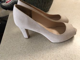 Kelly and Katie beige wide heel pump