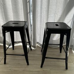 Black barstools 