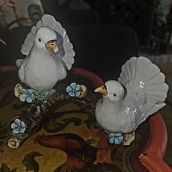 Beautiful Vintage Handpainted Ceramic Pair Of White Doves Figurine. Made In Italy.