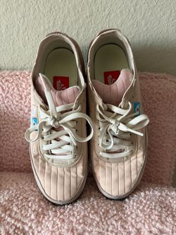 Tennis shoes
