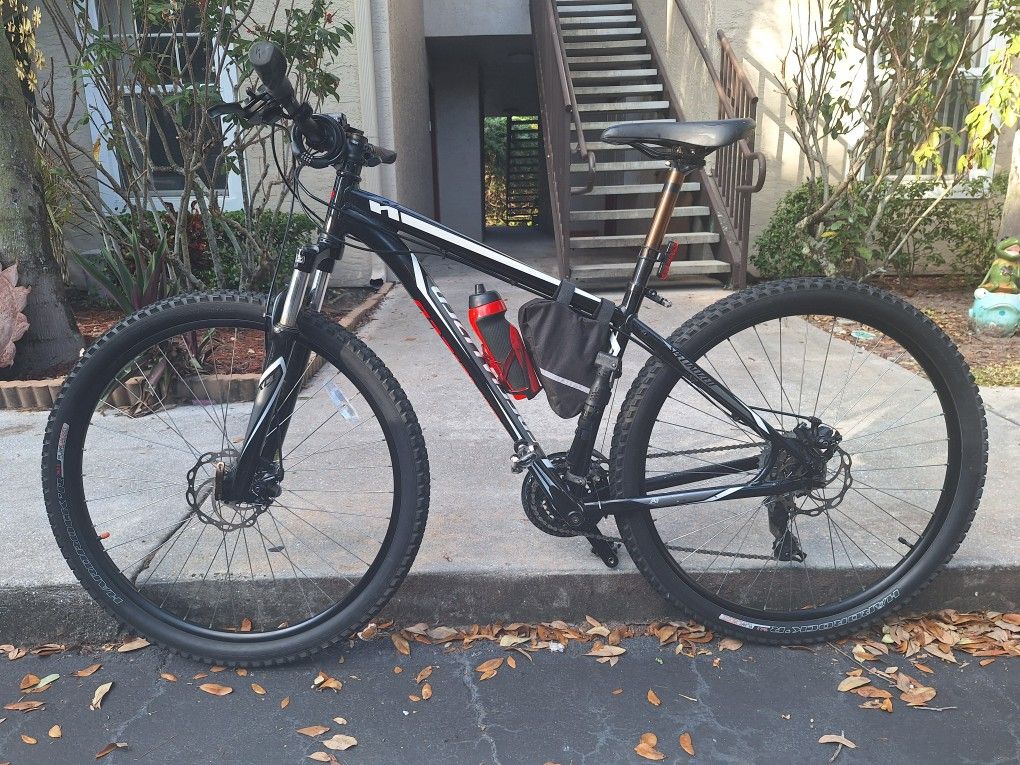 Specialized Mountain Bike Wheel Size 29", Frame Size Medium 17.5"