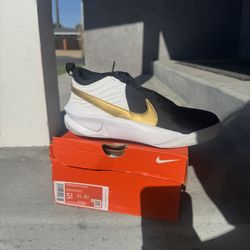 Nike Team Hustle Shoes