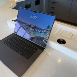 Apple MacBook Pro M4 – 16-inch (AppleCare+ Included)