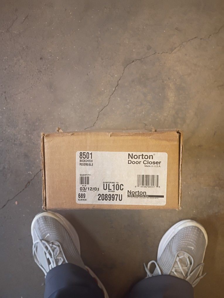 NORTON Door Closer