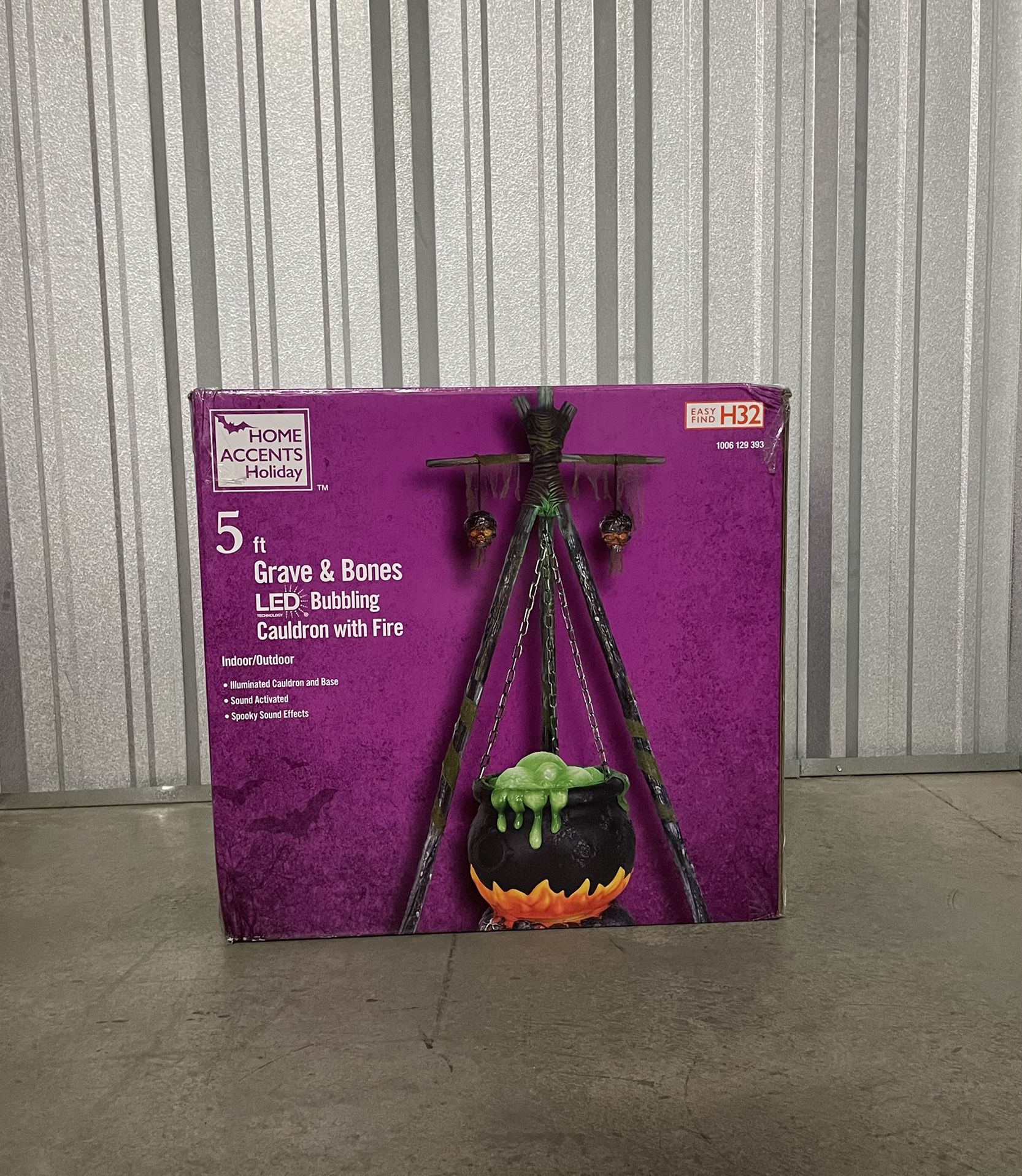 Home Depot Halloween 5ft Grave & Bones LED Sound Activated Bubbling Cauldron